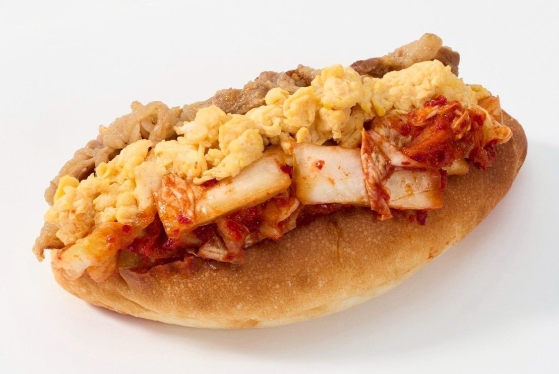 Nikutama Kimchi Dog — ¥950 (tax included)