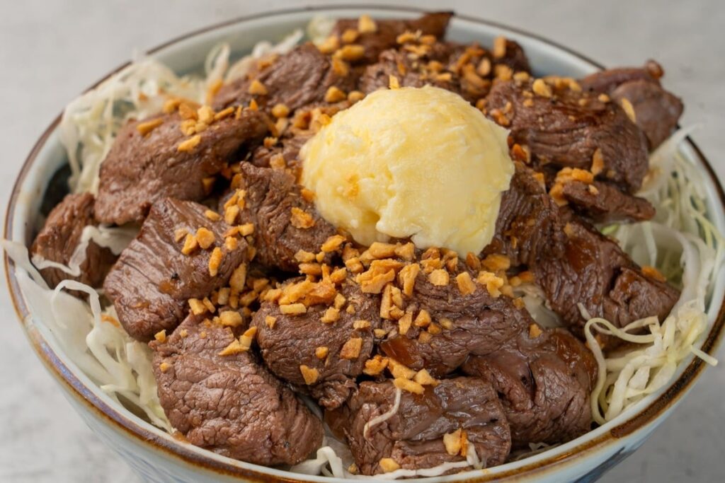Special Horse Fillet Steak Bowl — ¥1,490 (tax included)