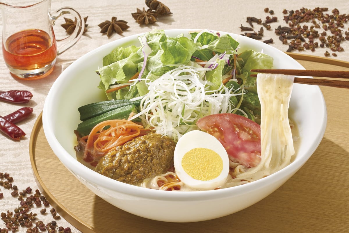 Jonathan in Japan Offers Free Soup or Salad with New Red Curry and Peach Parfait