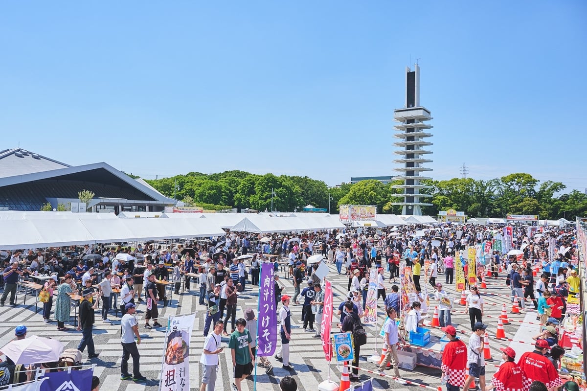Photo: The venue scene on a midsummer day with temperatures exceeding 30°C, where a record 16,500 people attended over two days.