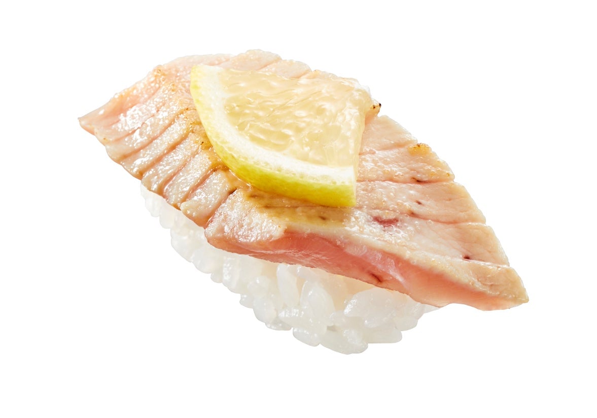 Enjoy the luxurious flavor of Minami tuna chutoro with salt and lemon, priced at ¥128 (tax included ¥140) per piece.