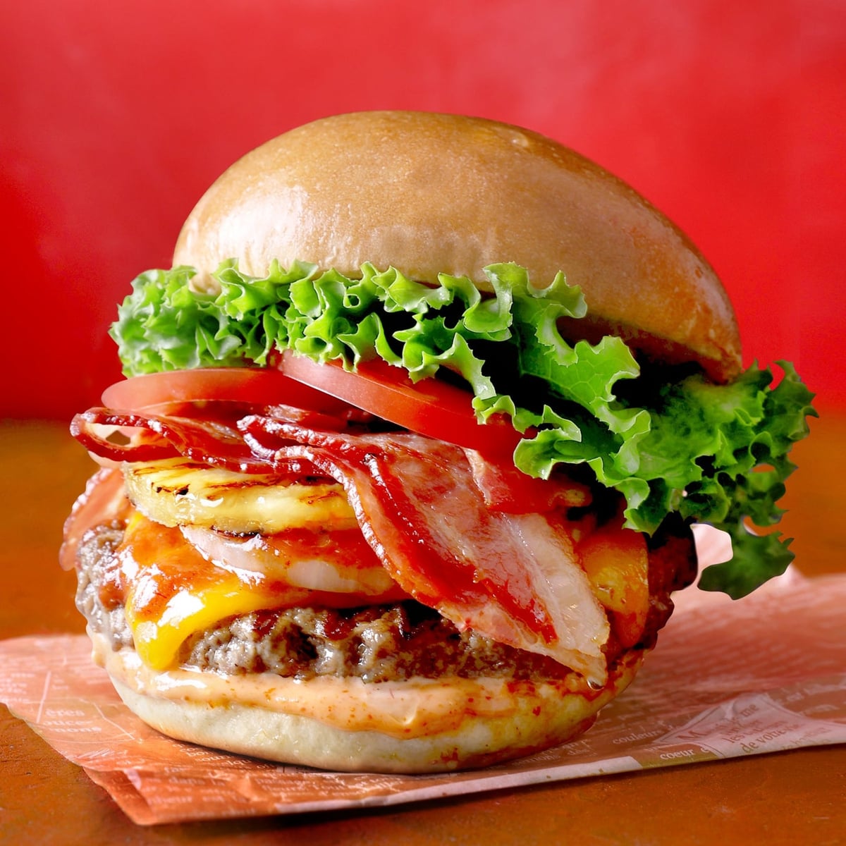 Kua Aina's Top-Ranked Spicy Sriracha Cheeseburger Returns in Minato, Tokyo