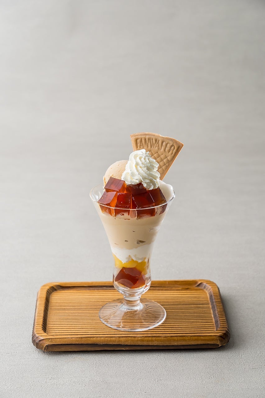 Tea parfait (Kyoto store limited) Single ¥1,700 (tax included) / Tea set ¥2,140 (tax included)
