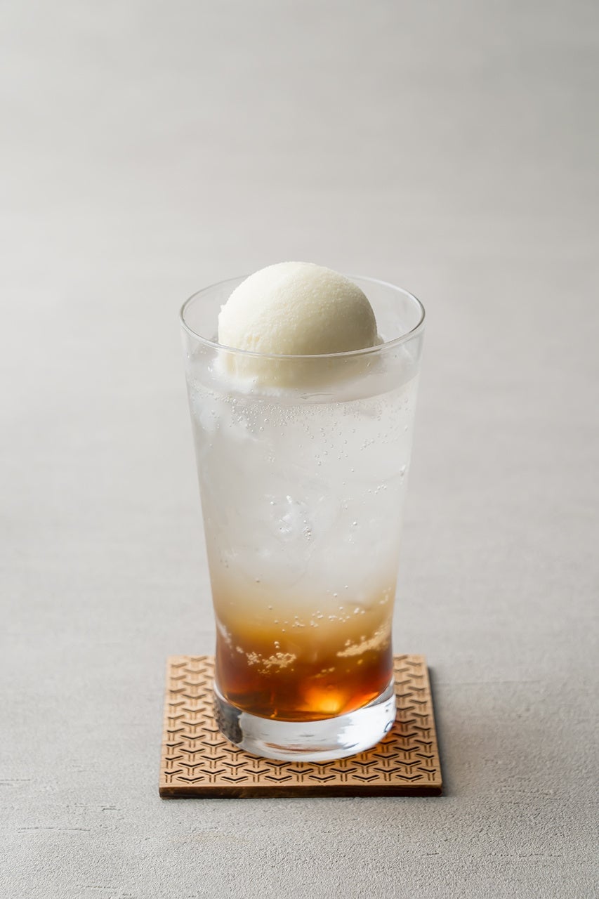 Tea cream soda ¥900 (tax included)