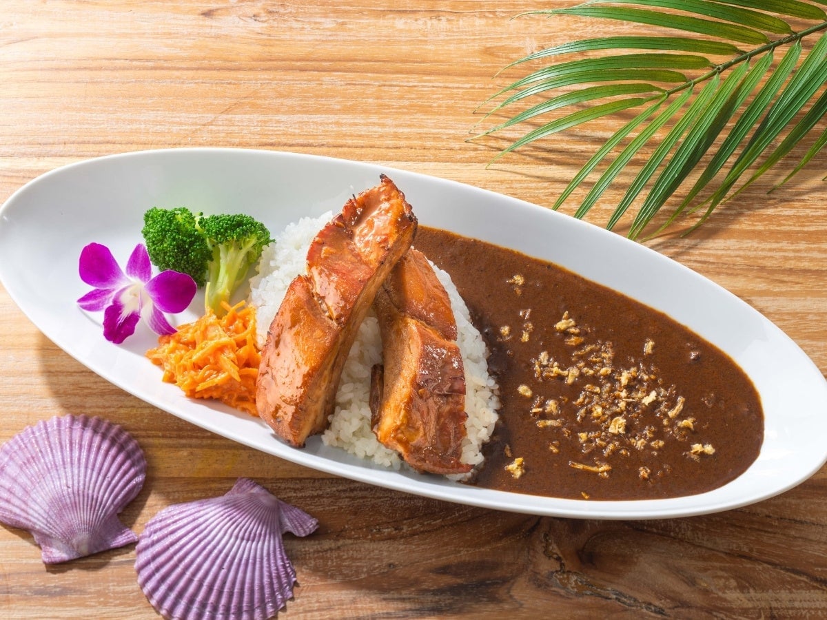 La Ohana Launches Spicy Hawaiian Curry with Back Ribs and Garlic Shrimp in Japan July 16