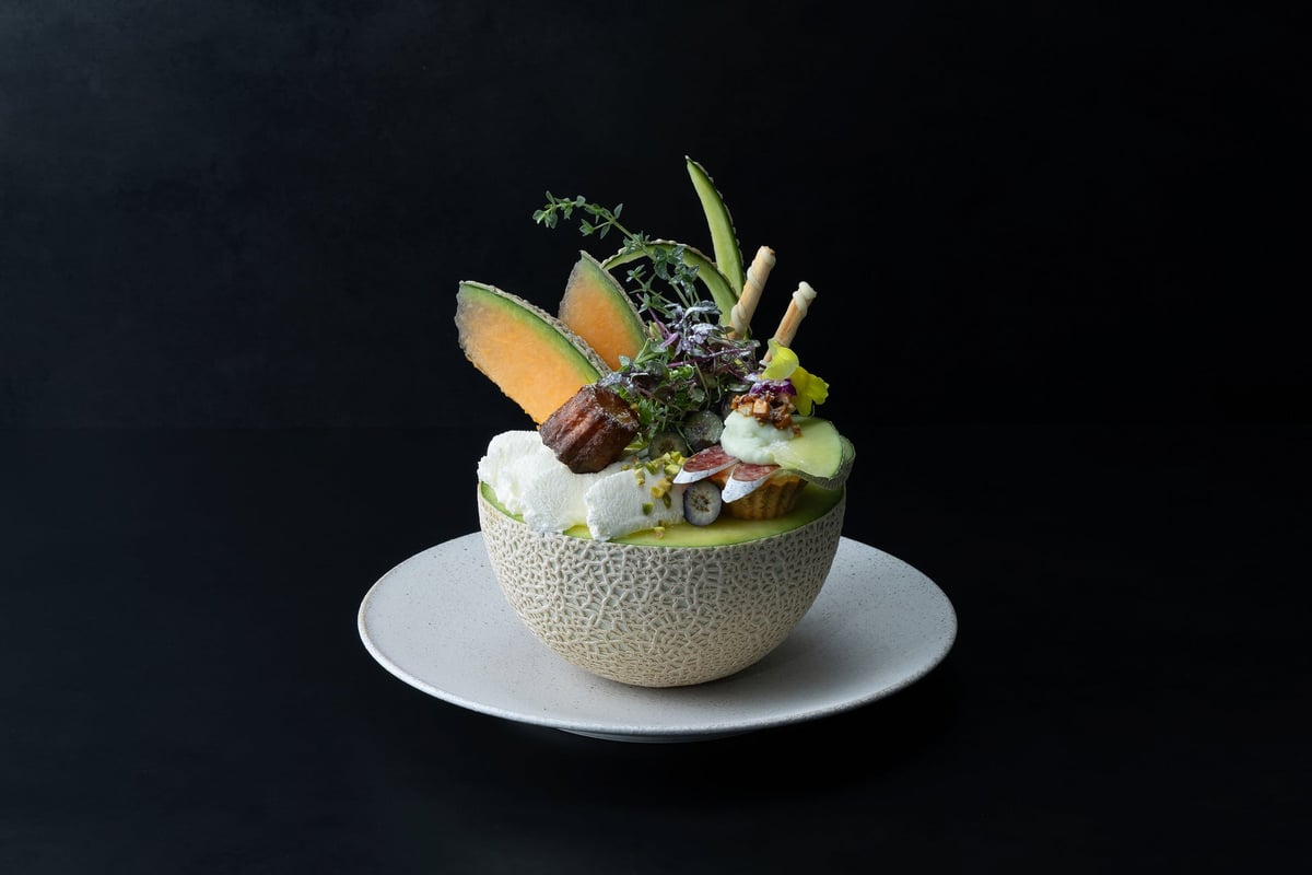 ●Marugoto Melon Luxury Parfait — ¥3,600 (tax included)