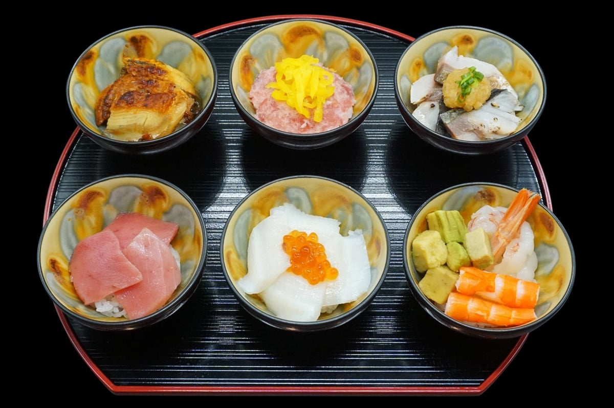 ●姫丼6種ランチ ¥1,580 (tax included ¥1,738)