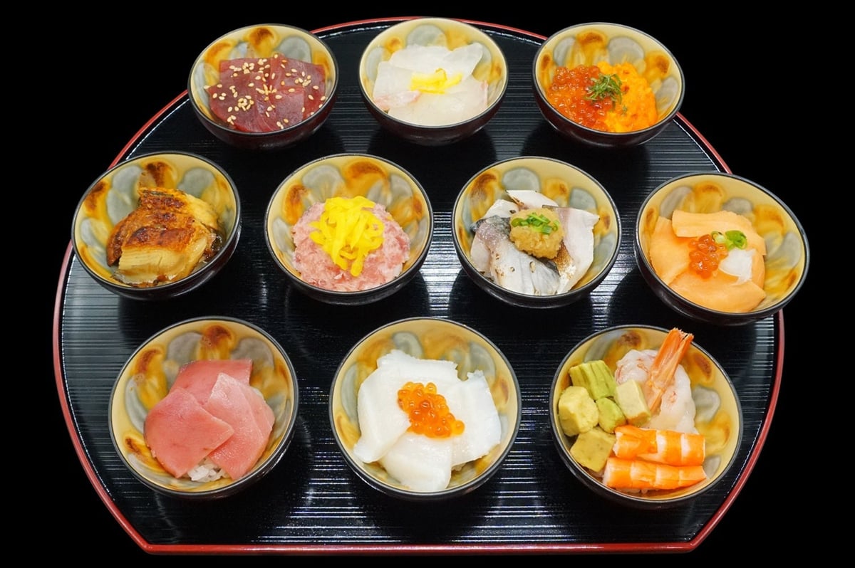 ●姫丼10種ランチ ¥2,980 (tax included ¥3,278)