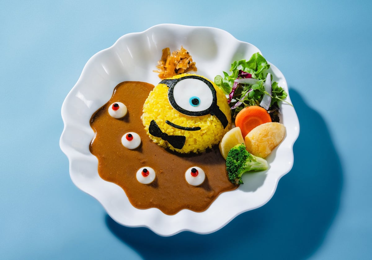 Minions' huge panic curry — ¥1,980 (tax included).