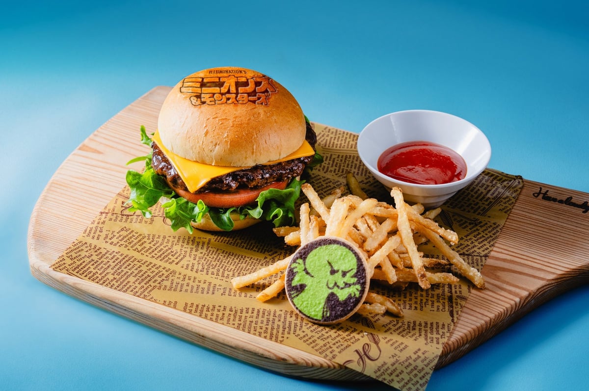 Minions & Monsters Hamburger — ¥1,580 (tax included).