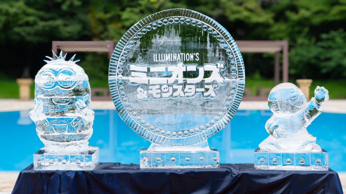 Ice sculpture inspired by Minions — ¥2,500 (tax included).
