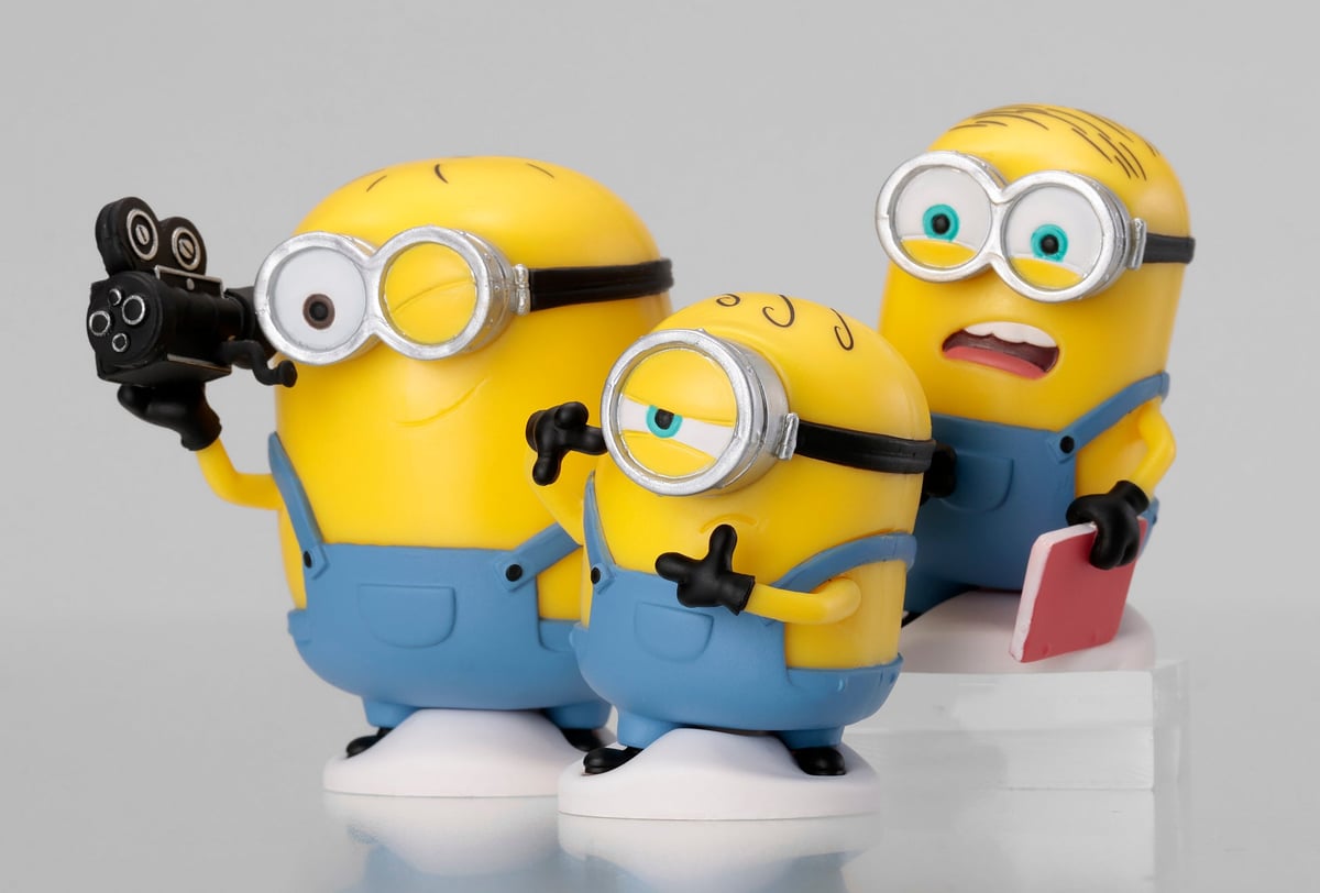 A mascot you can take anywhere. Dave/Stuart plush toys are ¥2,420 (tax included).