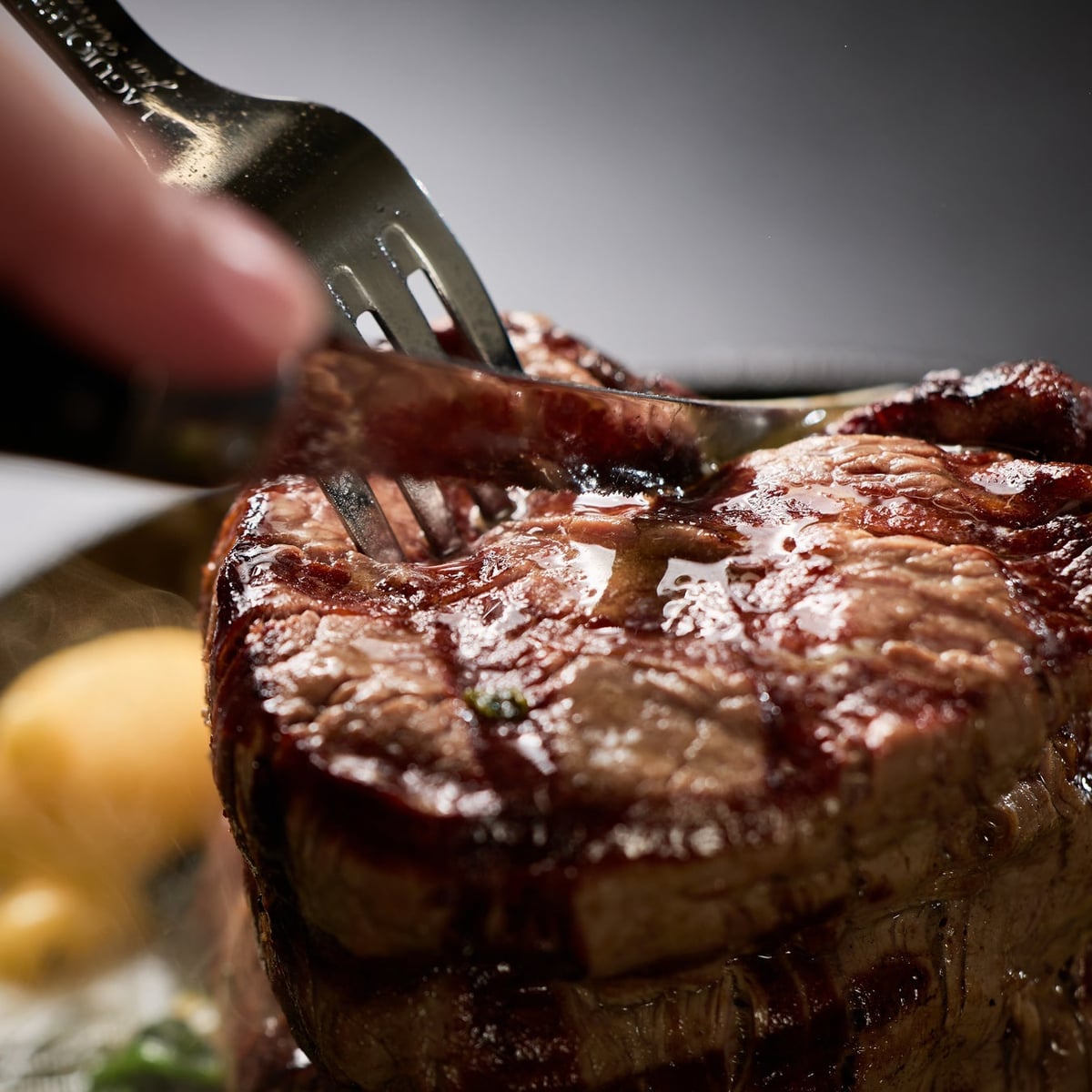 MOO-MOO SPARK Opens in Naha with Free Bear-Shaped Butter on Steaks