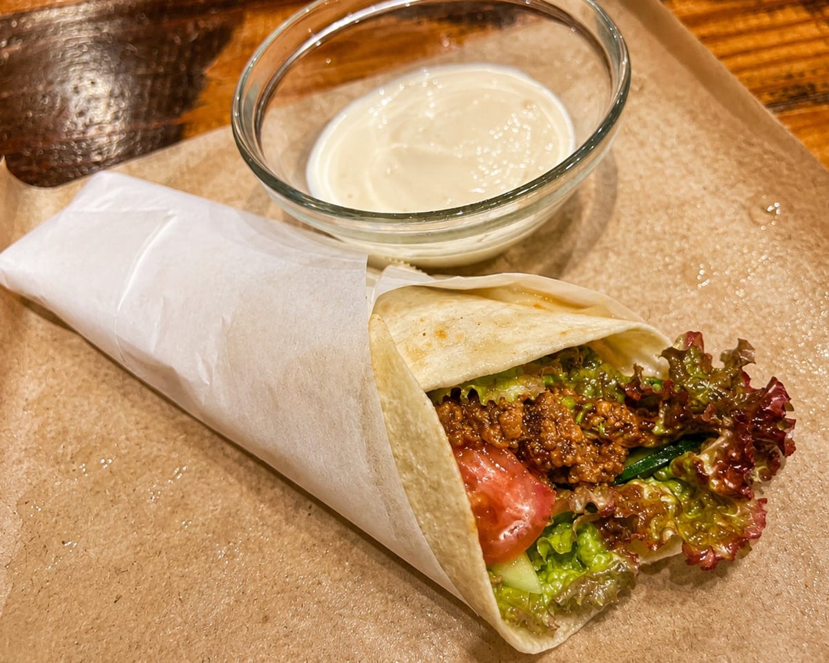 Indulgent! Okinawa Taco! One piece — ¥400 (tax included ¥440)