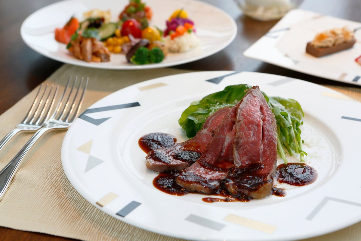Osaka Marriott Miyako Hotel Collaboration Lunch with Van Gogh and Impressionists at Abeno Harukas Museum From July 4