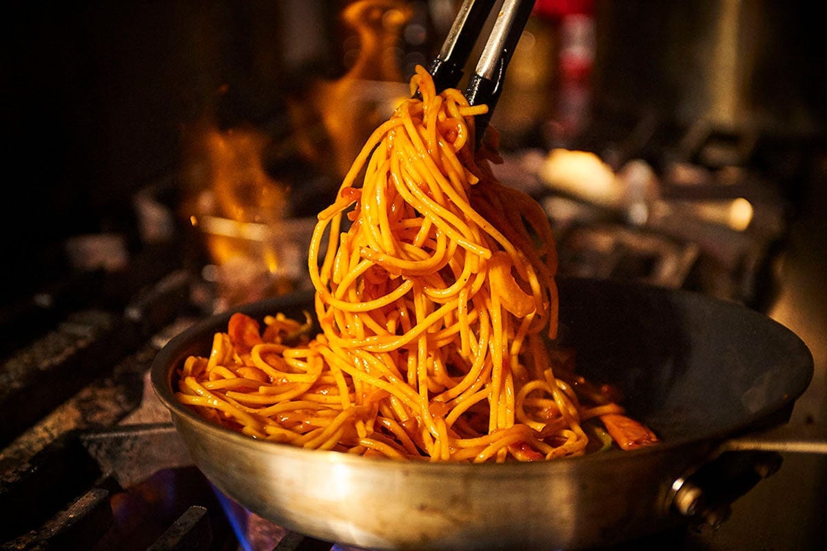▼Panchos spaghetti is handmade from preparation to cooking, dish by dish in the kitchen