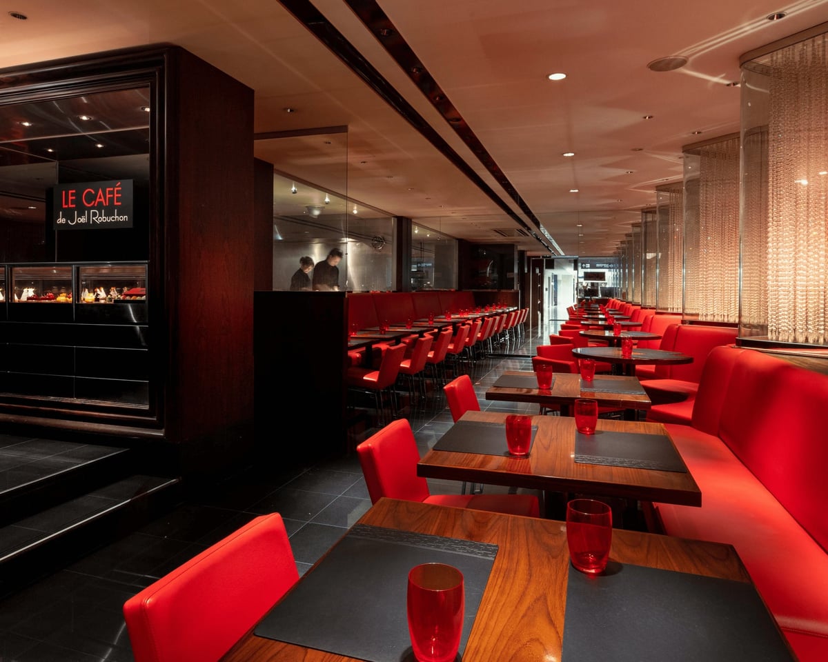 Peach Parfait with Verbena Aroma at Le Cafe de Joel Robuchon Nihombashi from July 15
