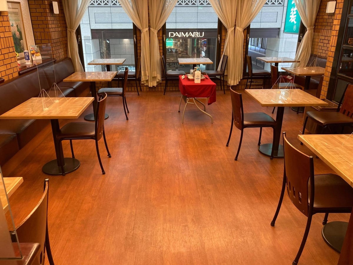 Interior view of the cafe on the 2nd floor of Castella Ginso Shinsaibashi main store