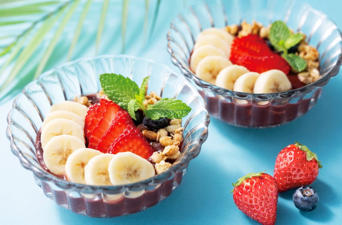 Colorfully topped in front of you with an 'Açaí Bowl'.