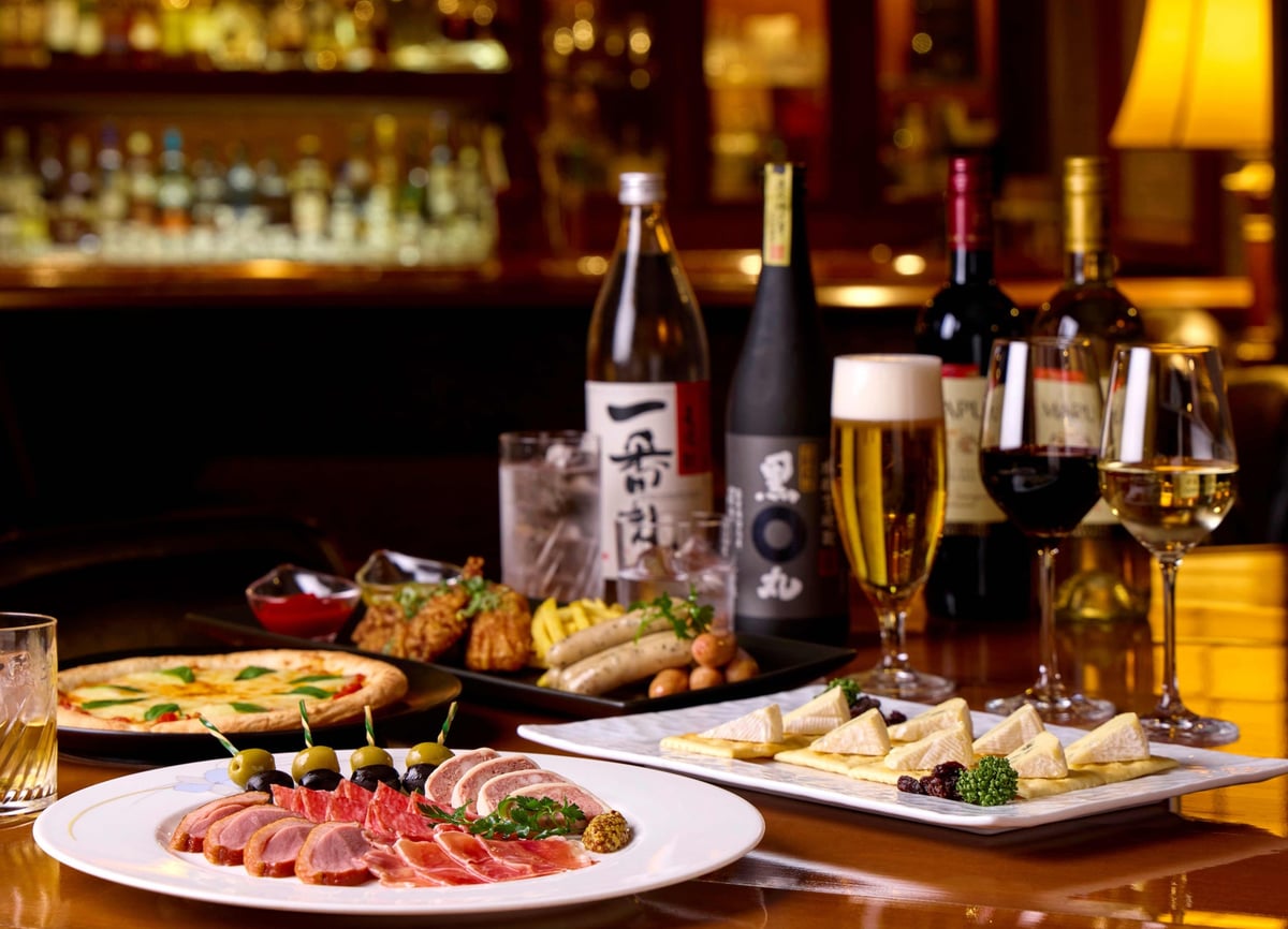 Ideal for casual gatherings with friends or colleagues (image for 4 people).