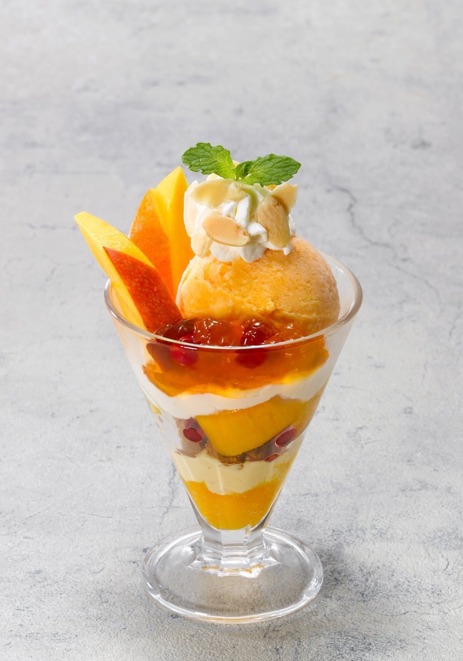 Mango Parfait ¥1,180 (tax included ¥1,298)