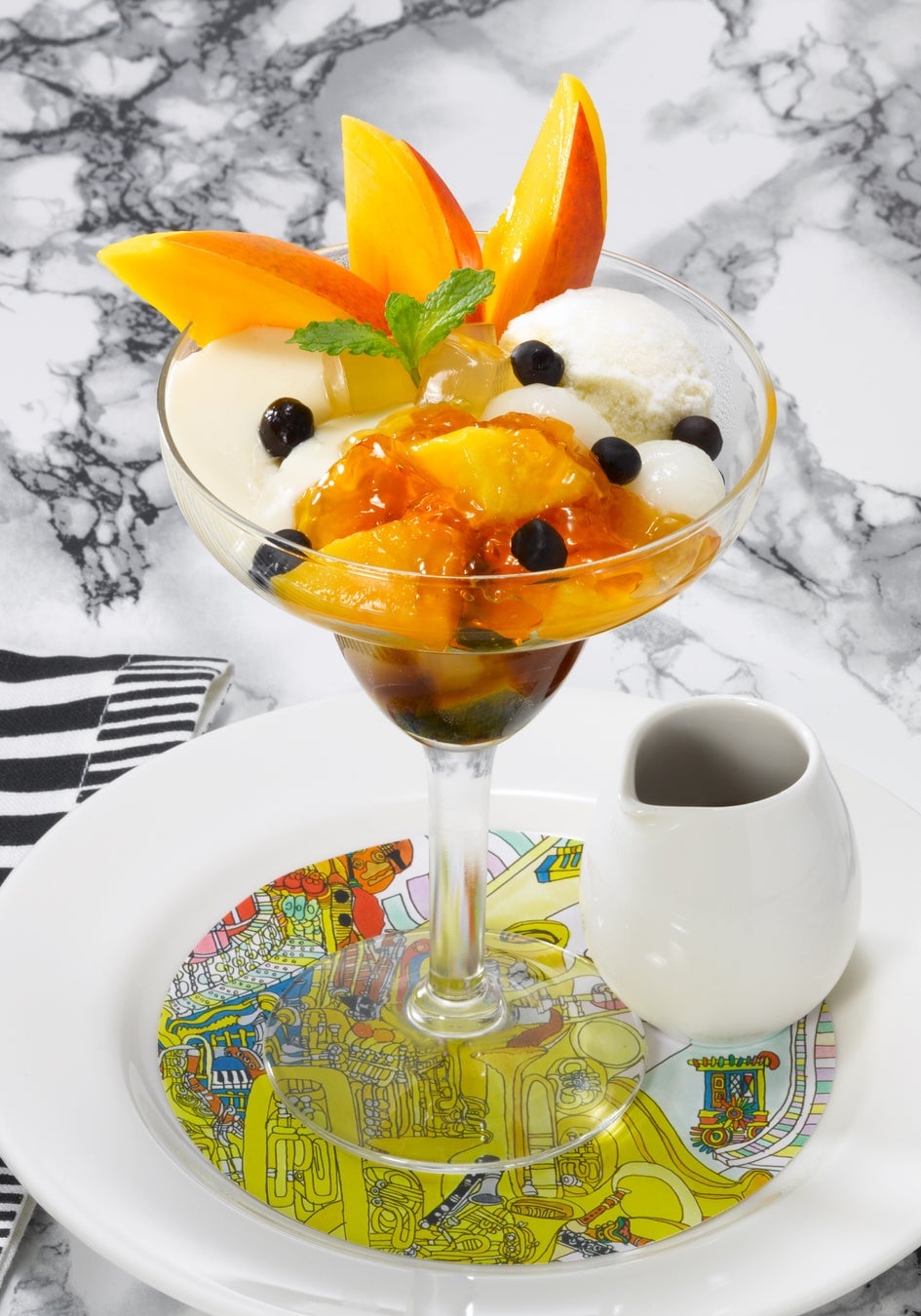 Mango & Tofu Flower Anmitsu ¥1,280 (tax included ¥1,408)
