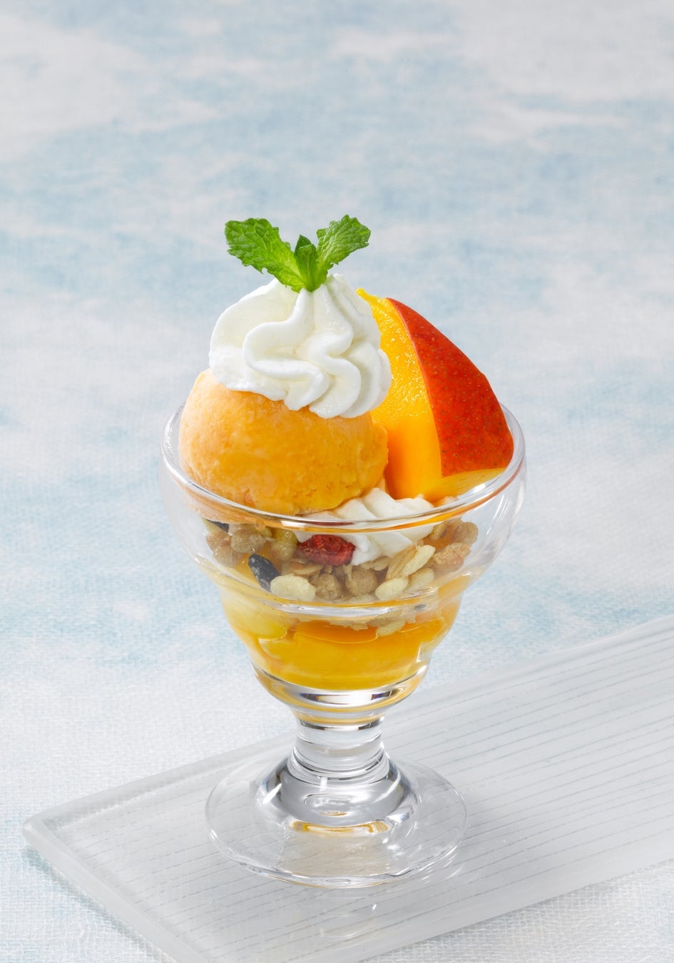Petit Mango Parfait Plus ¥550 (tax included ¥605)