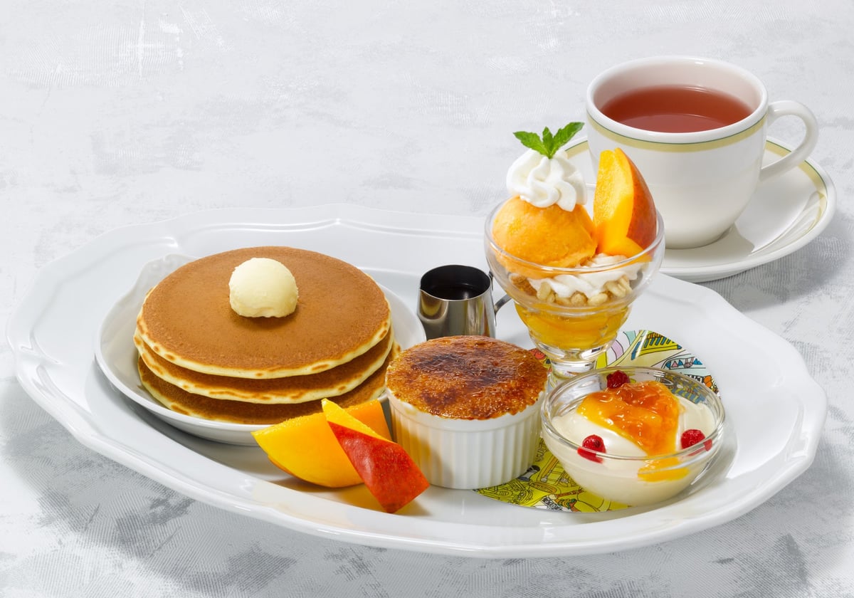 Mango Dessert Plate (with drink) ¥2,200 (tax included ¥2,420)
