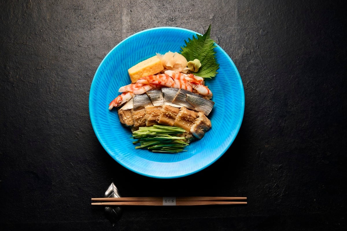 Edo-style Chirashi Sushi with Poke Style — ¥6,050 (tax included)