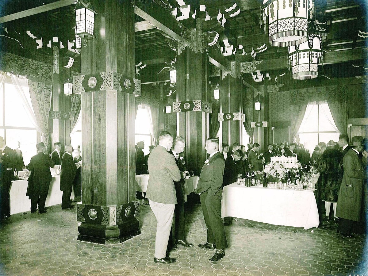 The Phoenix Room from when the hotel opened in 1927.