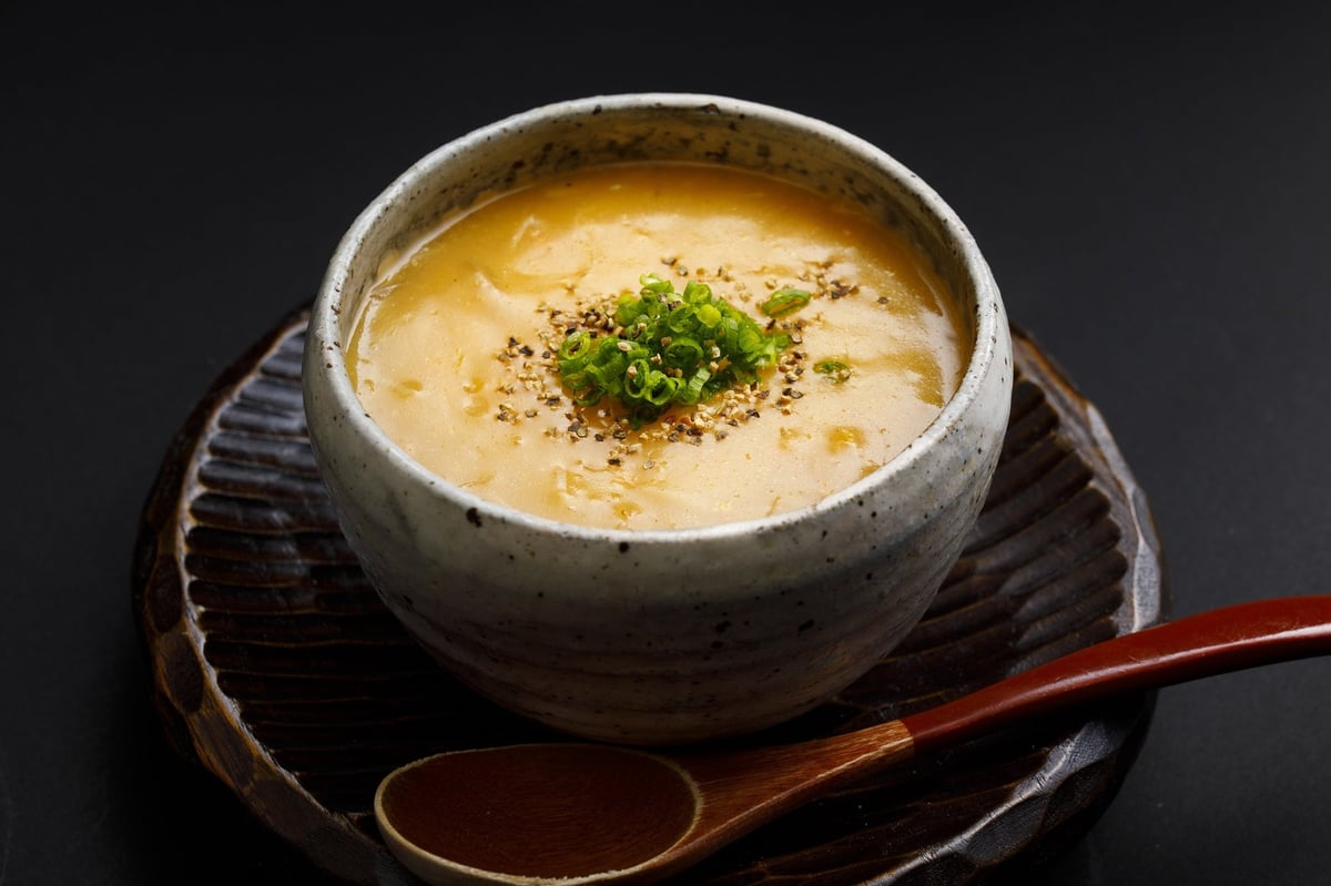 Steamed fresh sea urchin with crab innards and shark fin sauce — ¥14,000 (tax included)