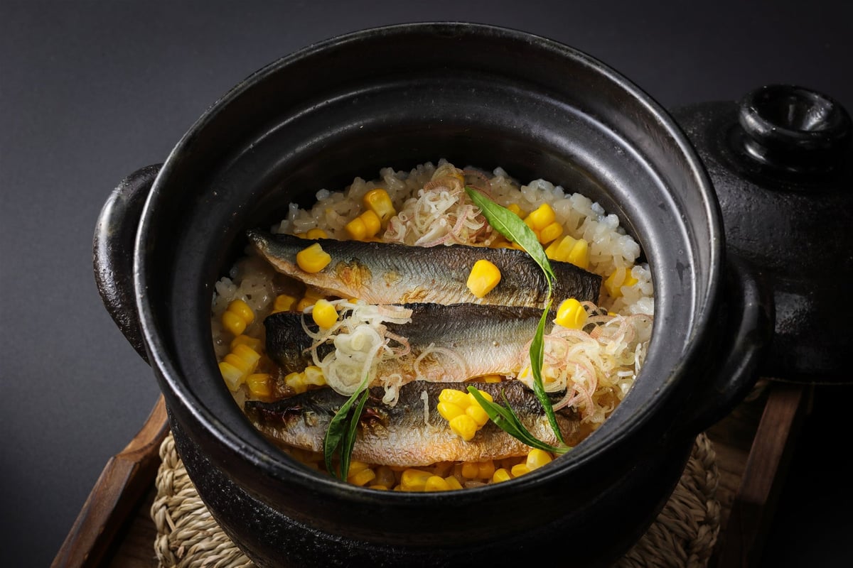 Corn and sweetfish dried fish rice cooked in a pot — ¥14,000 (tax included)