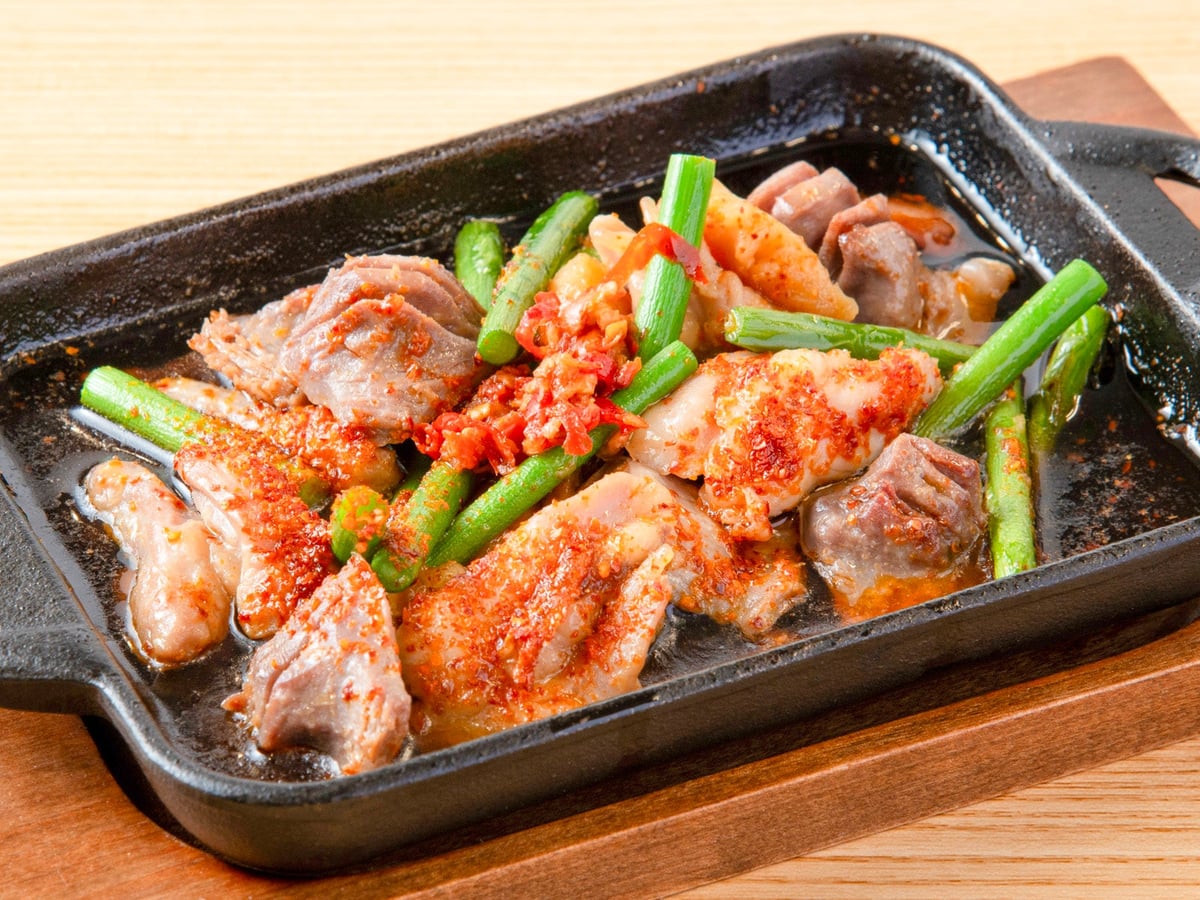 Ajillo with chicken neck and gizzards — ¥699 (tax included ¥769)