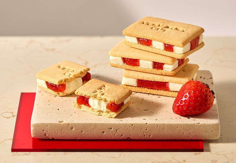 Strawberry Milk Sandwich — ¥2,484 (tax included)