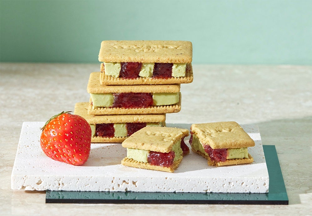 Strawberry Pistachio Sandwich — ¥1,274 (tax included)