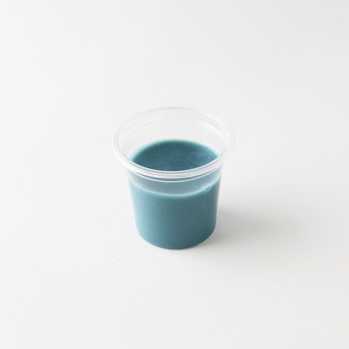 A parfait layered with yogurt. No cooling sensation at all, perfect for chocolate lovers. ¥110 (tax included)