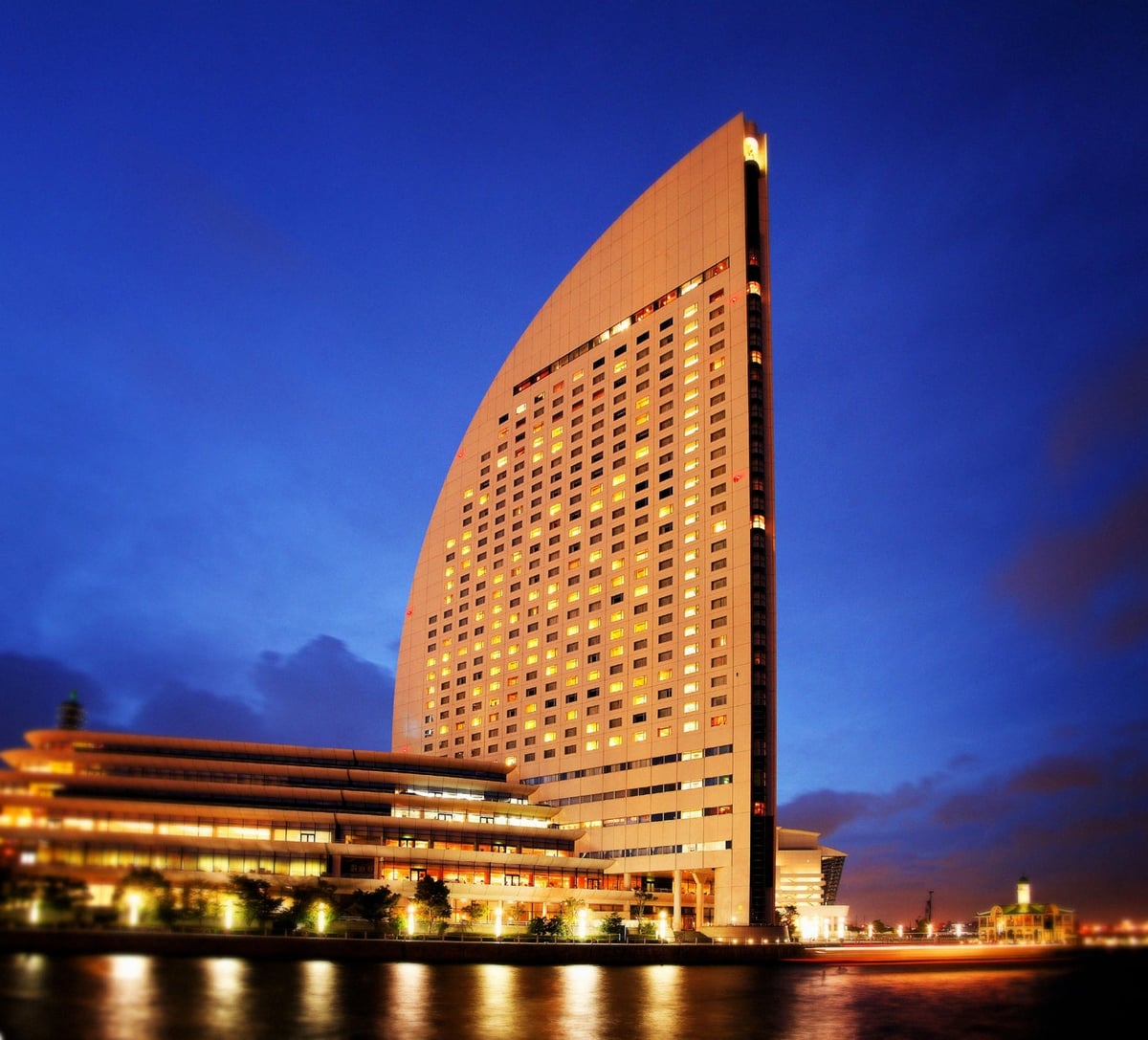 Yokohama Grand InterContinental Hotel Celebrates with HIMAWARI Week Featuring Sunflower Decorations and Limited-Edition