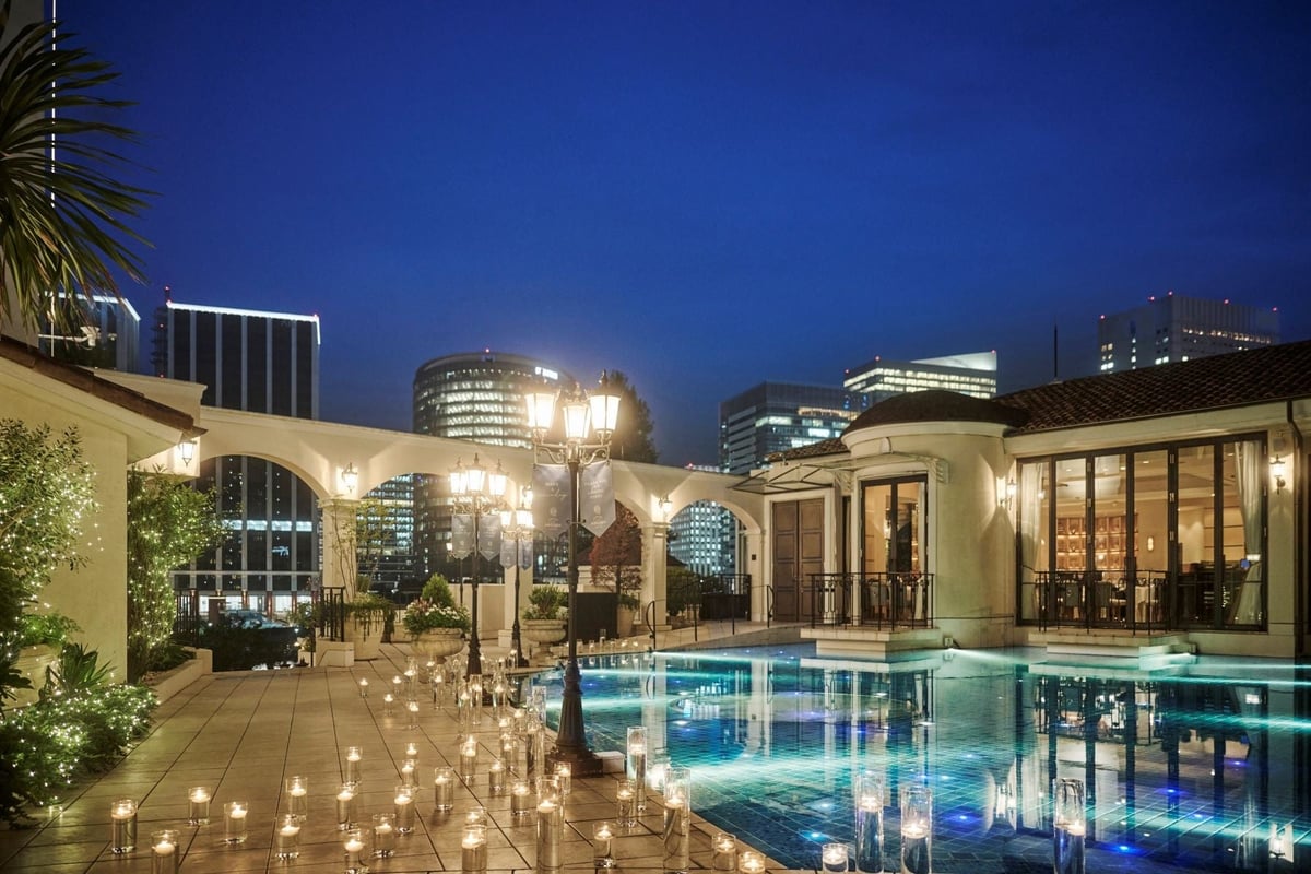 Restaurant exterior image