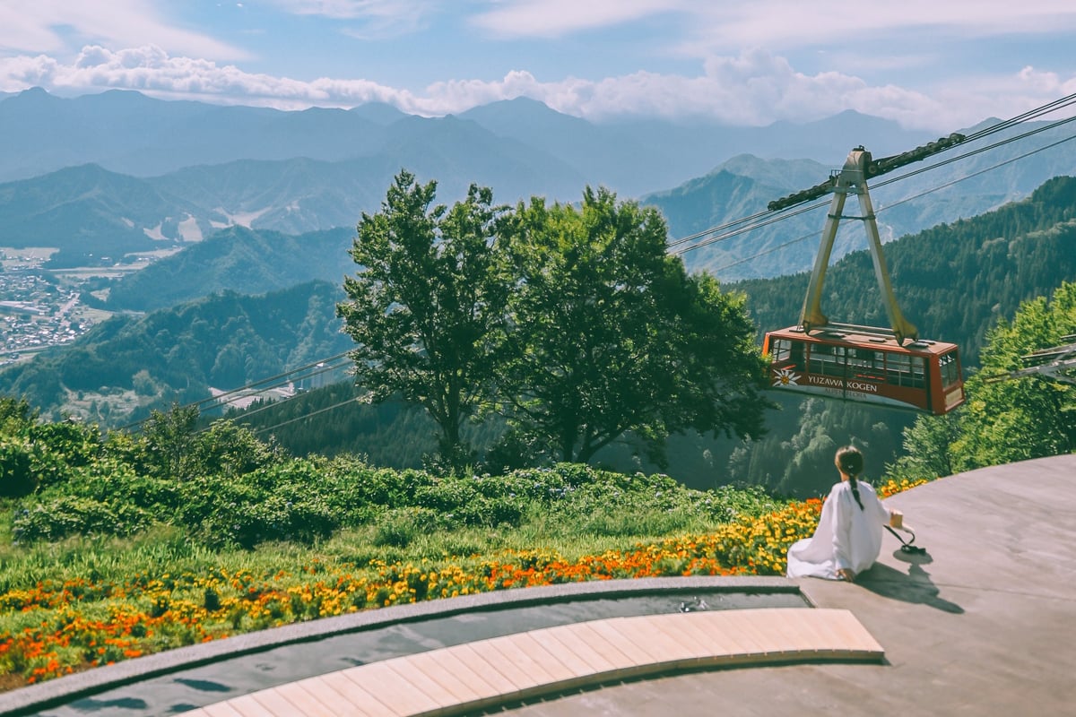 Enjoy a 7-minute aerial walk on the Yuzawa Kogen Ropeway.