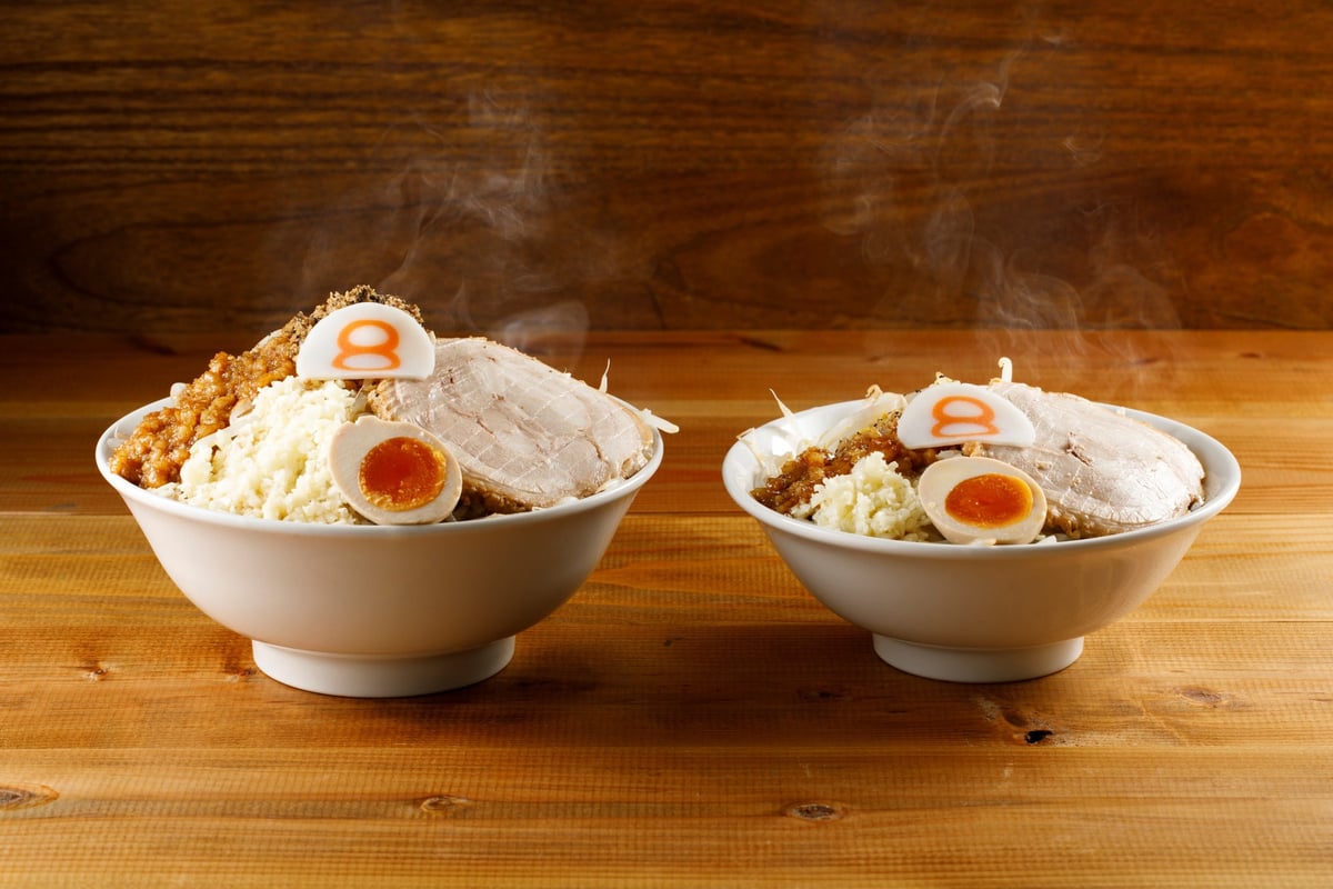 Comparison of Super Extra Large with all toppings (left) and Regular size (right)