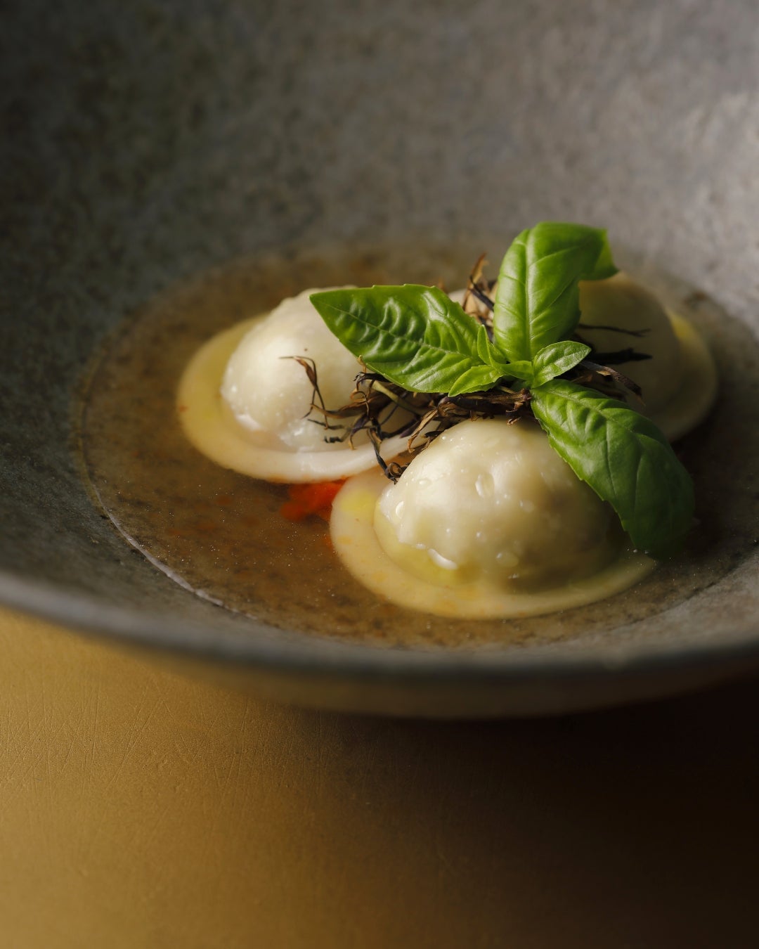 Enjoy ravioli made with steamed Kamigamo tomatoes, concentrated in a consomme broth.