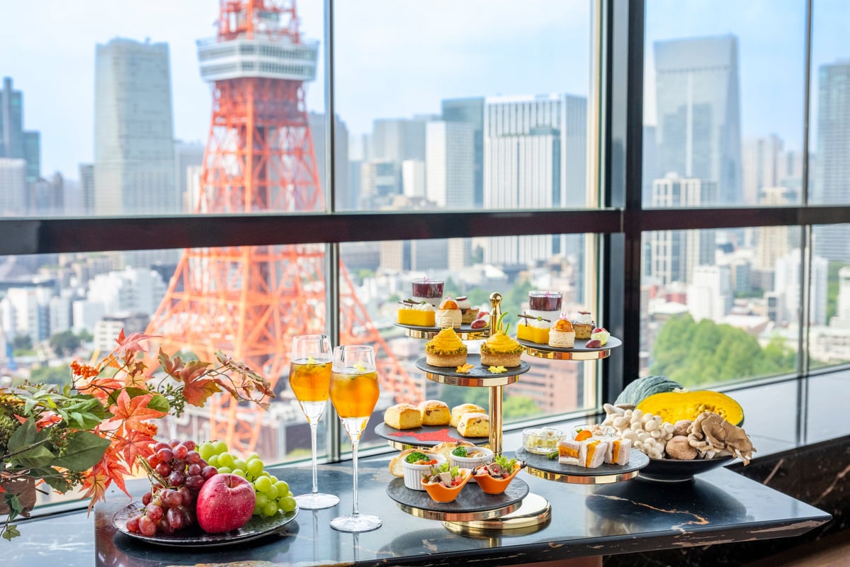 Enjoy afternoon tea at the top floor 'Sky Bar & Dining Stellar Garden'