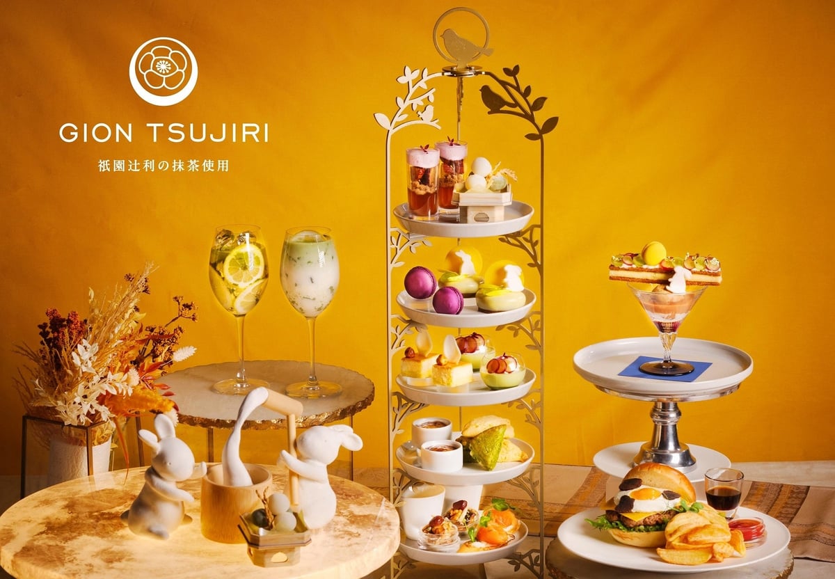 Afternoon tea with a special dessert, moon-viewing burger, and a special drink. ※Image. The sweets stand varies by store. The images are from Aoyama Saint Grace Cathedral and The Strings Hotel Nagoya.