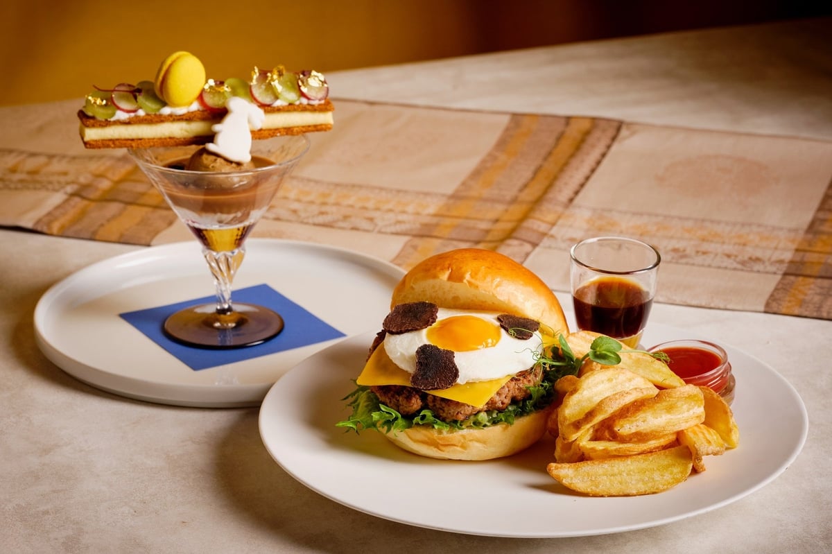 Options include the premium 'Moon-viewing Burger' with truffle aroma. ※Image.