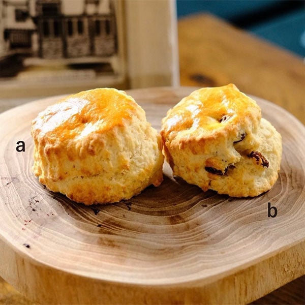 ＜Parlormade Café and Scone House＞Plain Scone ¥454 (tax included) each, Fruit Scone ¥508 (tax included) each［each limited to 100 items daily］【Part1】