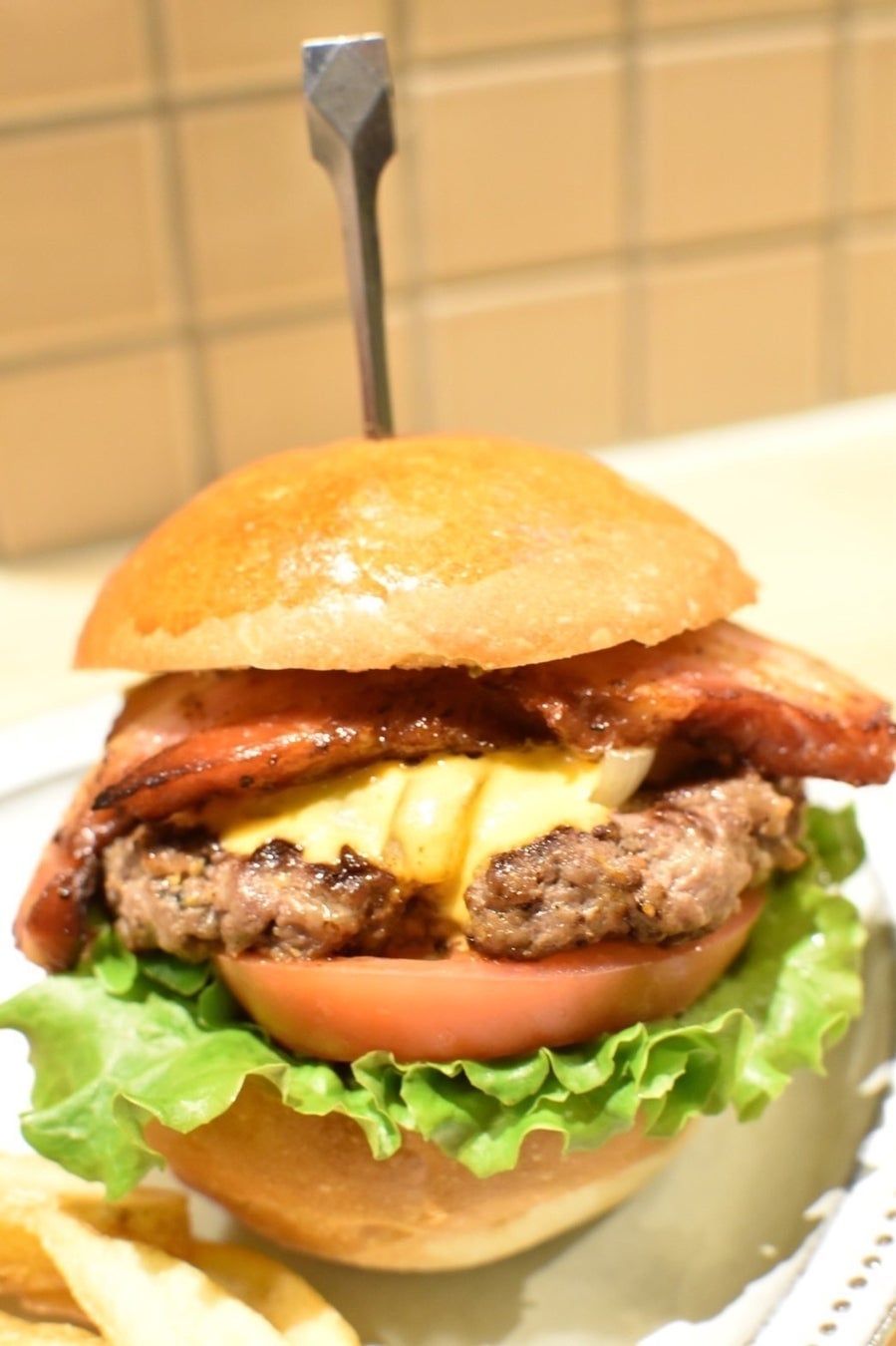 Bacon Cheese Burger — ¥1,380 (tax included)