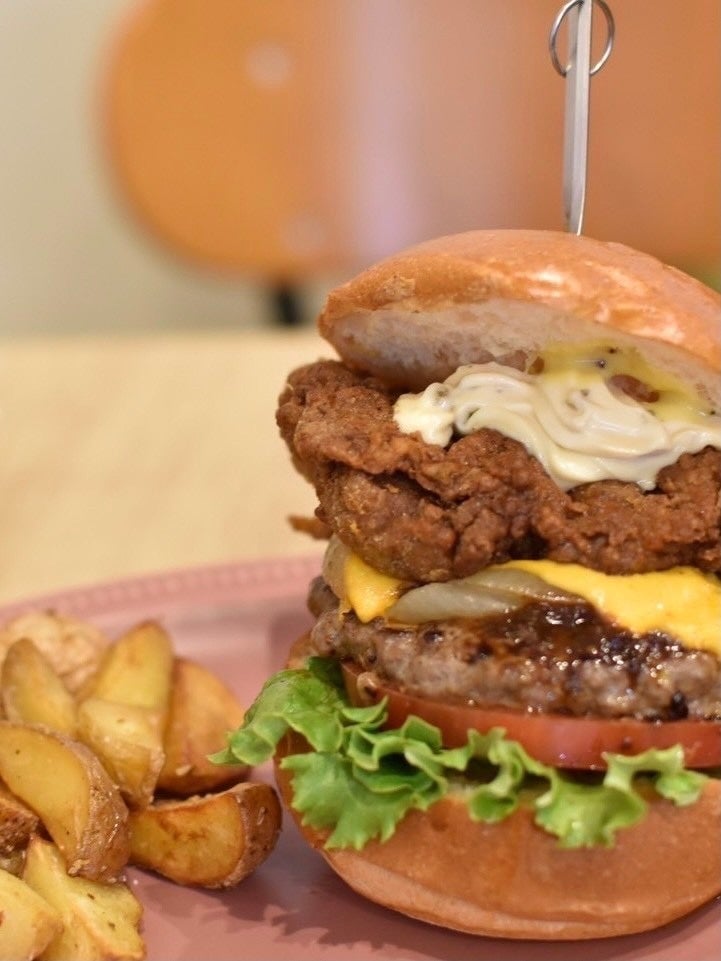 Kuwabari Burger — ¥1,680 (tax included)