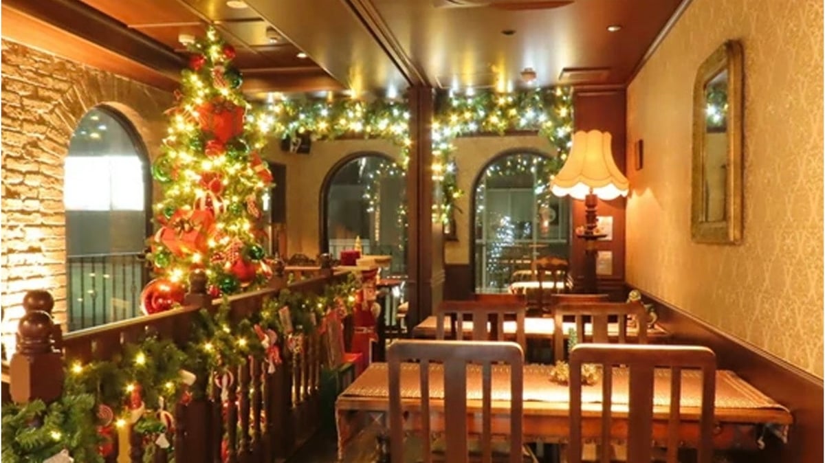 Dining&bar Tree Debuts in Asakusabashi with Year-Round Christmas Theme