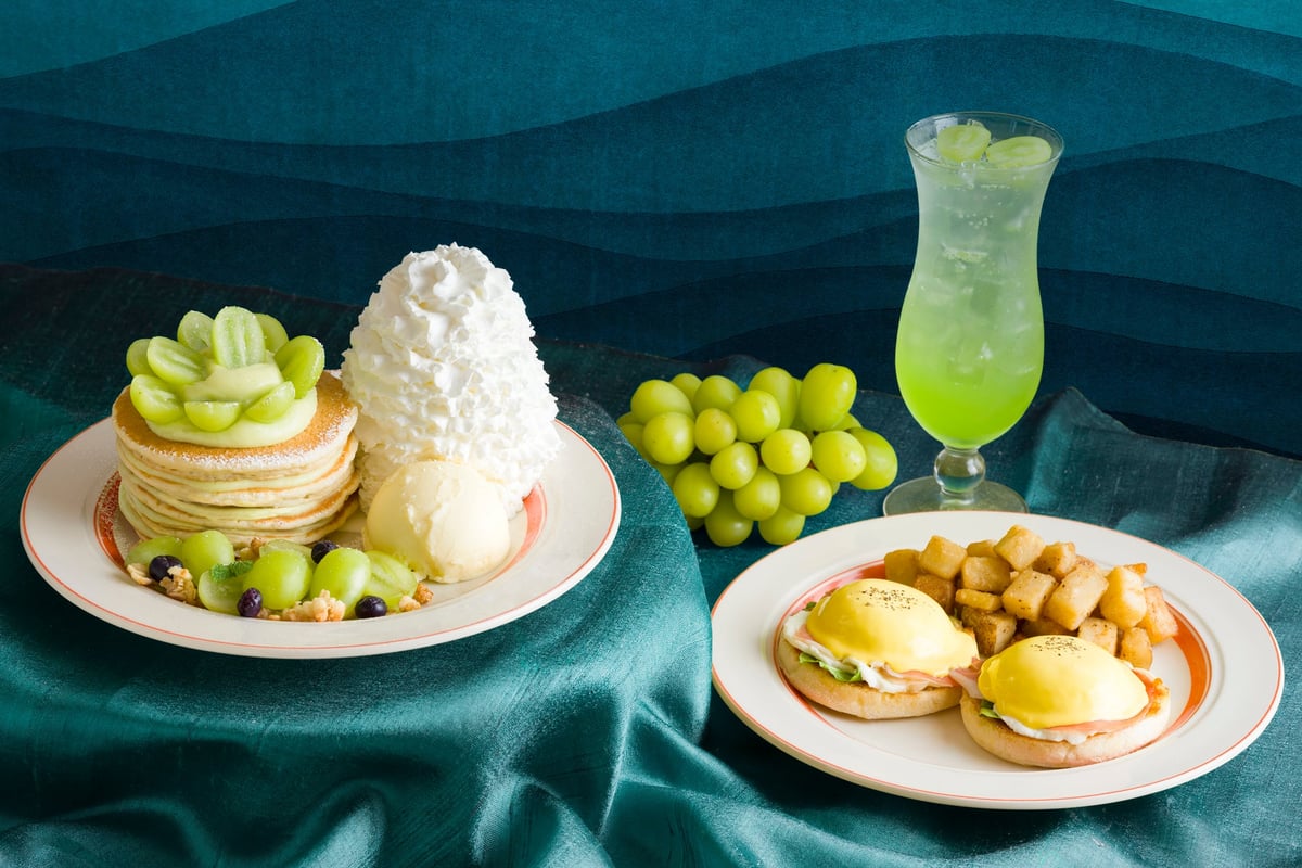 Shine Muscat Pancake — ¥2,480 (tax included ¥2,728) / Prosciutto and Mozzarella Eggs Benedict — ¥1,770 (tax included ¥1,947) / Shine Muscat Squash — ¥780 (tax included ¥858)