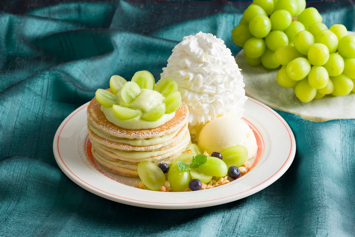 Shine Muscat Pancake — ¥2,480 (tax included ¥2,728)